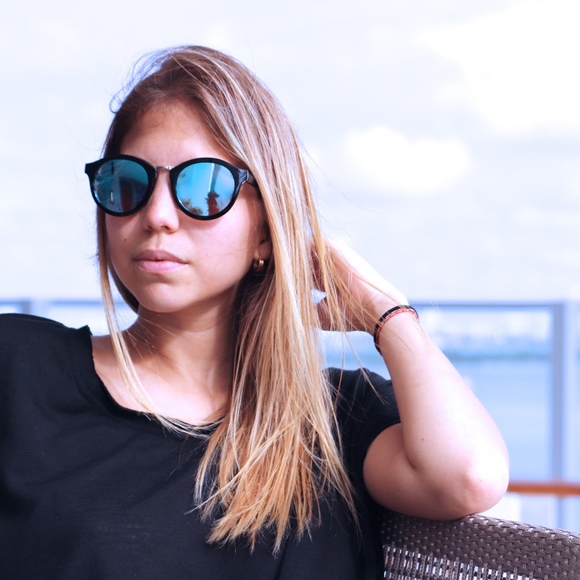 Charming Sunglasses - Picture 4 of 4